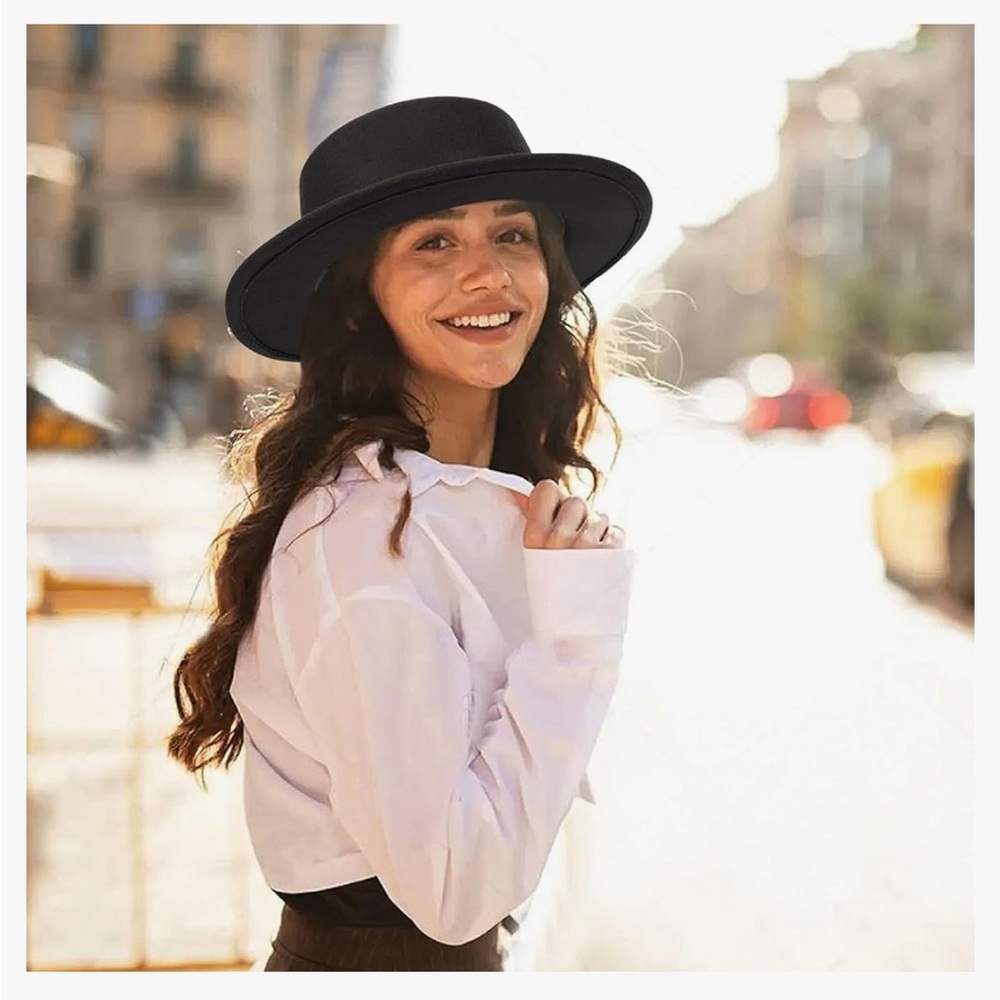 Elegant Black Hat with Wide Brim and Structured Design